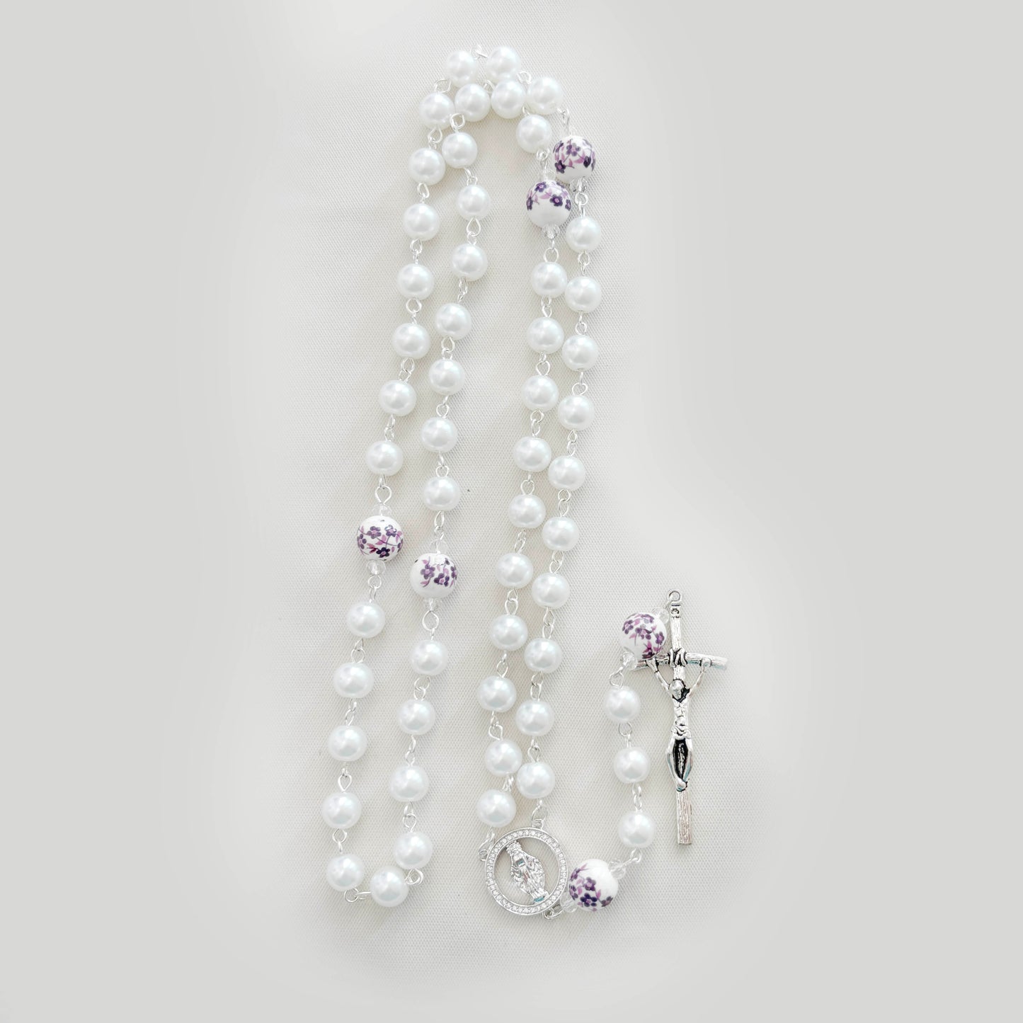 Rosario católico Perlas Blancas - Flor Morada - 1und