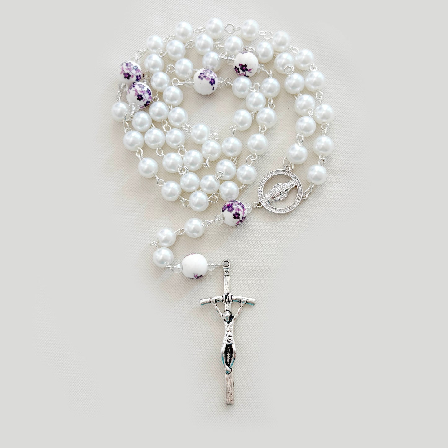 Rosario católico Perlas Blancas - Flor Morada - 1und