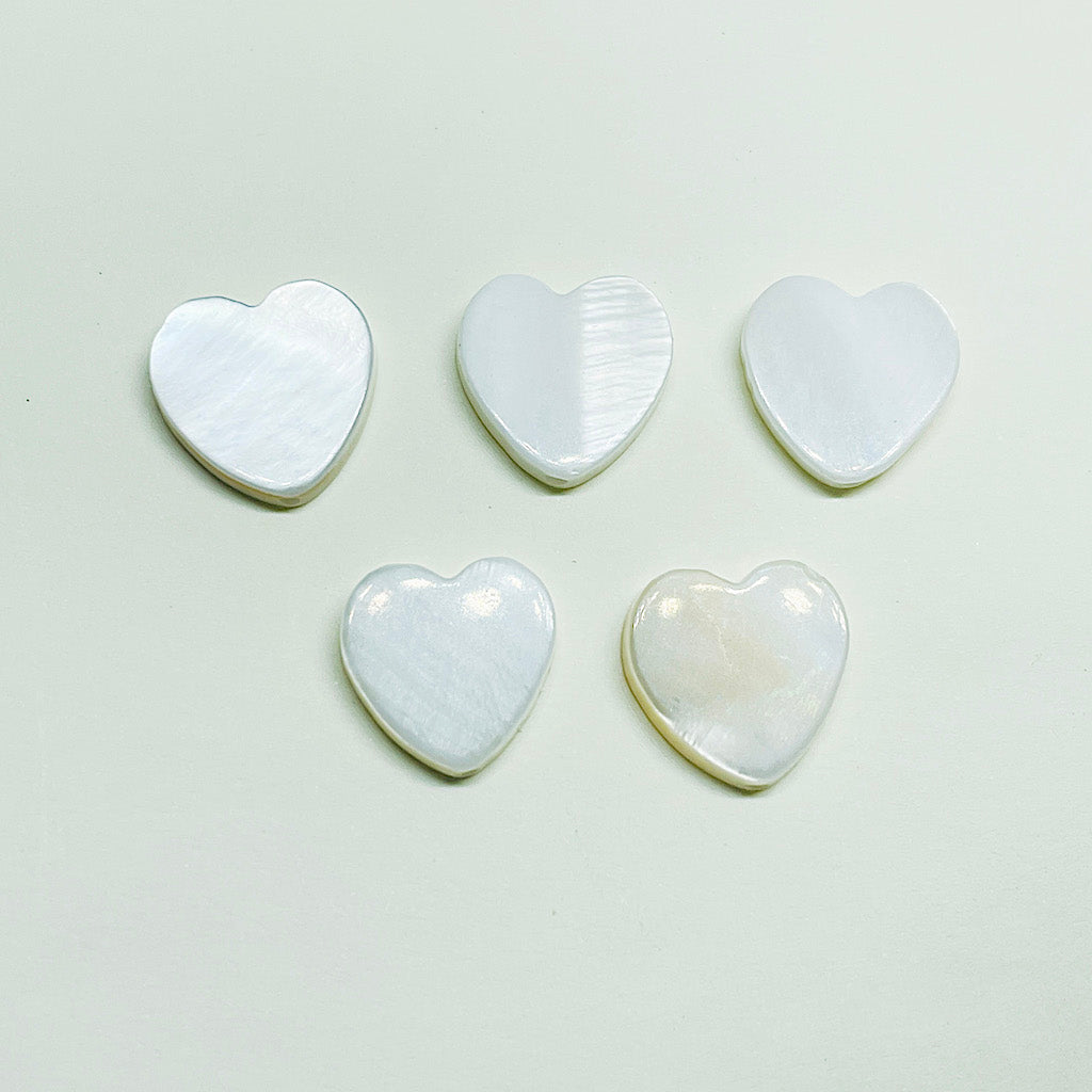 Corazones de nácar Blanco - 10mm aprox - Set 5und