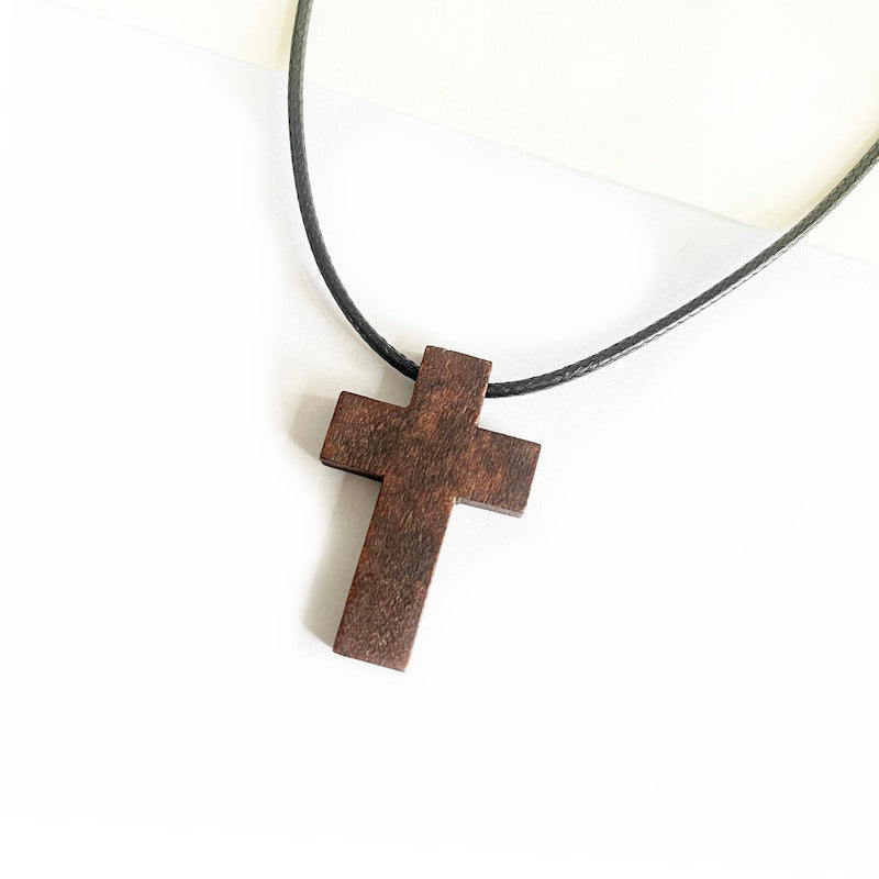 Collar con cruz de madera sencillo - 10und.
