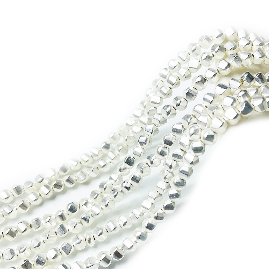 Hematita Cuadrado Curvo - Plateado Mate - 4mm