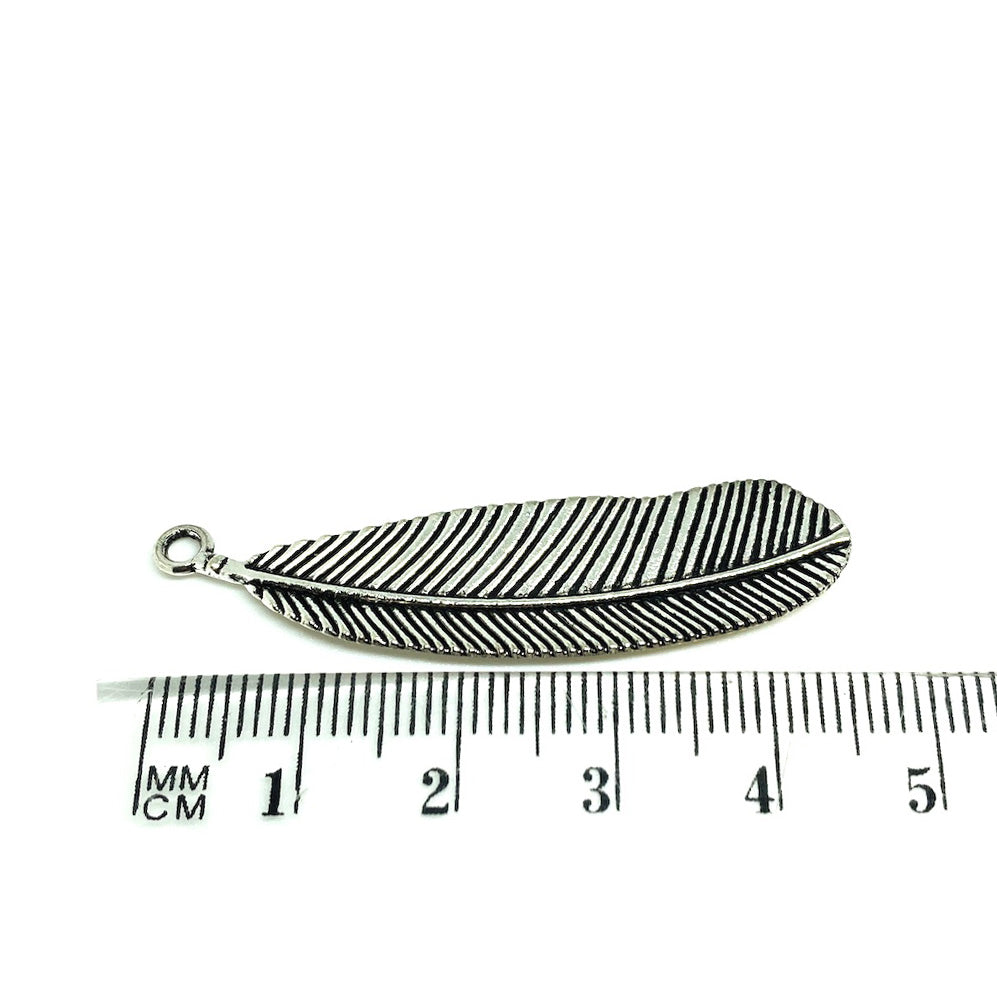 Colgante Pluma Plateada - 45mm - 1und