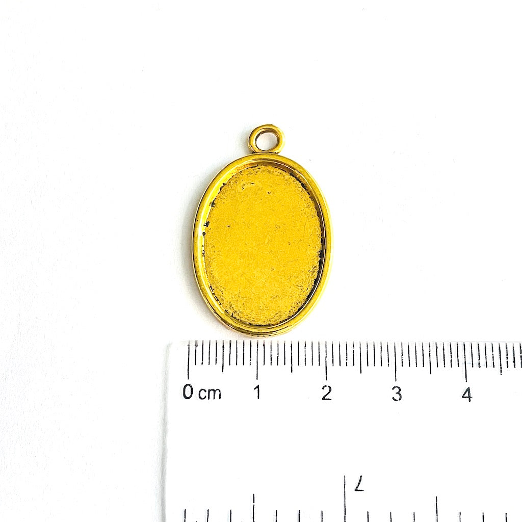 Base Camafeo Ovalada Dorada - 28mm - 1und