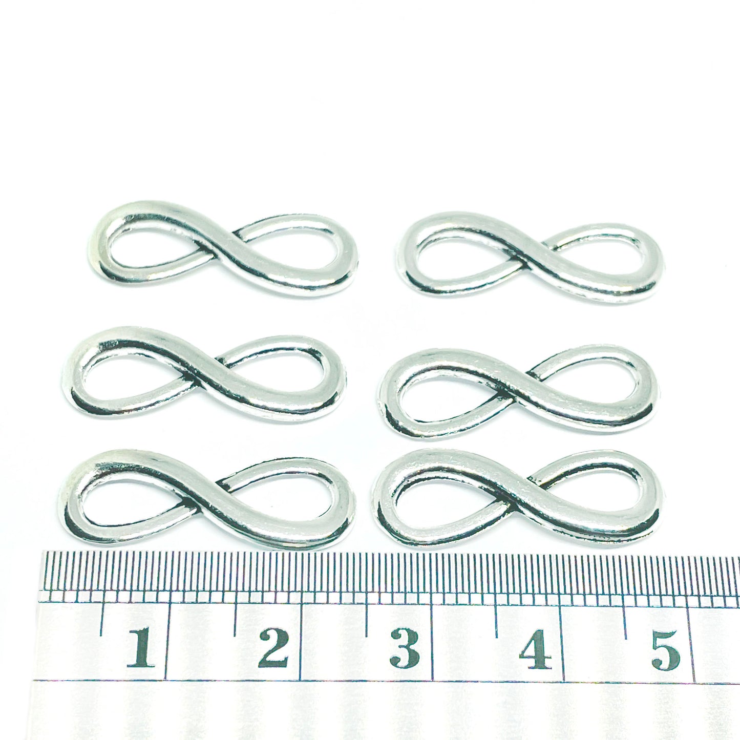 Conector Infinito Simple - 24mm - Plateado - 6und