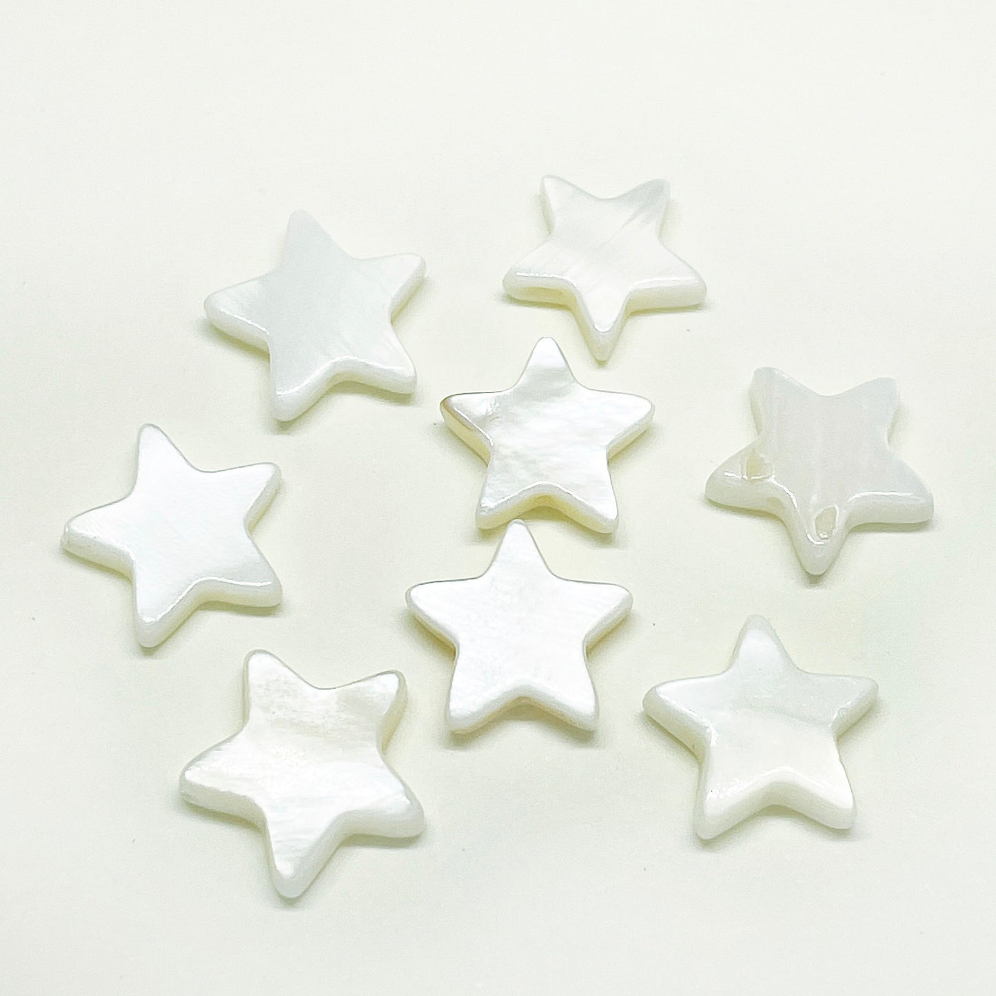 Estrellas de nácar Blanco - 12mm aprox - Set 8und