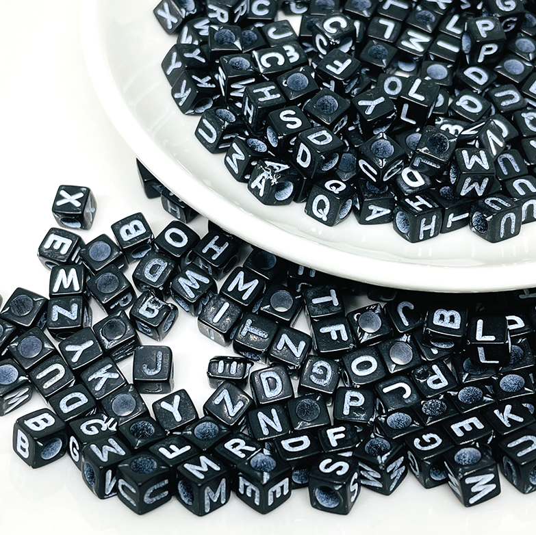 Letras Acrílicos Cubos - 6mm - 30gr. - Negras / Blancas